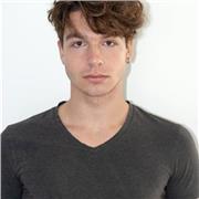 Profesor de Biología centrado en niños pequeños que inician la ESO o incluso primaria